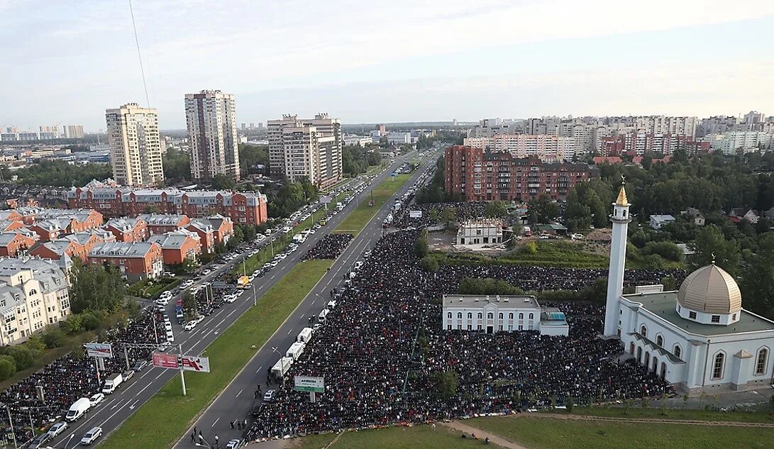 Ураза санкт петербург. Мечеть на Коломяжском проспекте. Курбан байрам Петербург мечеть. Мечеть в Санкт-Петербурге на Пионерской. Мечеть Репищева 1.