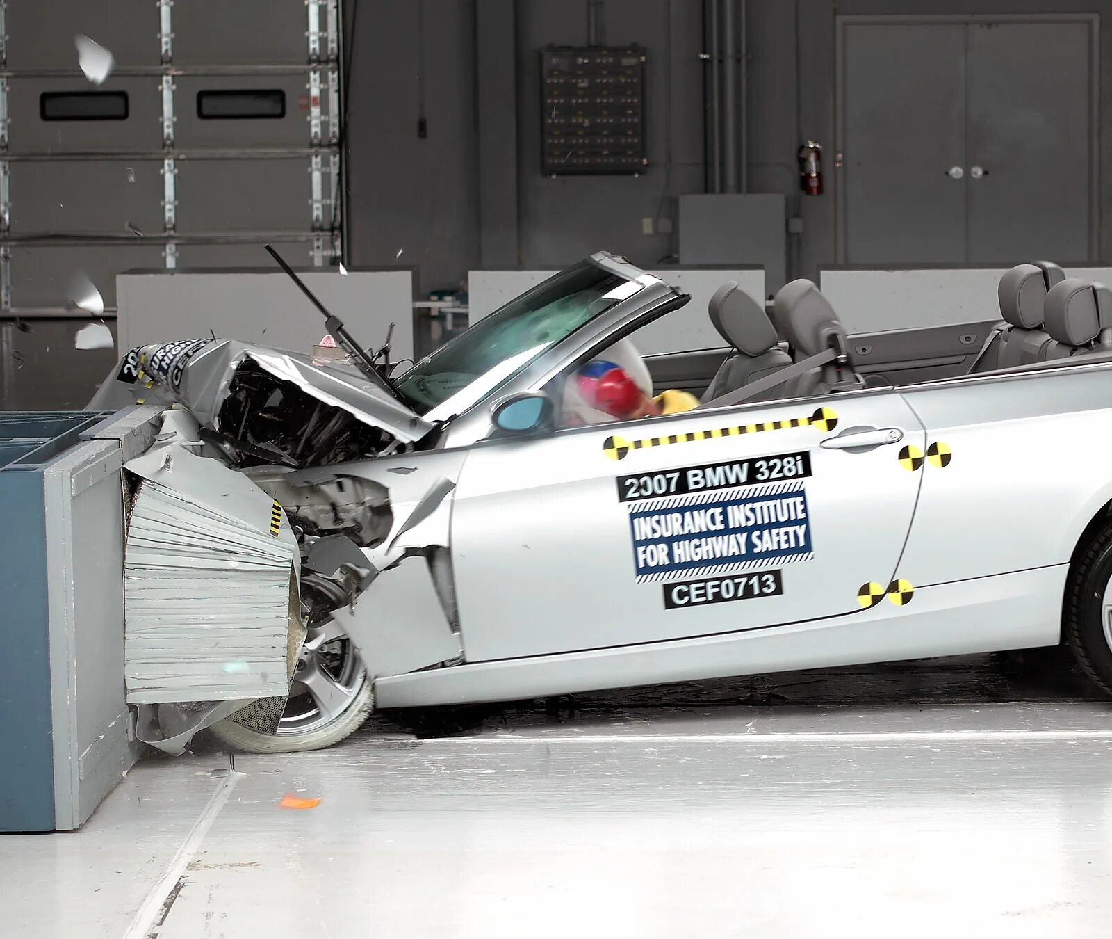 Сделай краш тест. Bmw crash test. crash test bmw 645. bmw e63 краш тест. краш тест бмв e34.