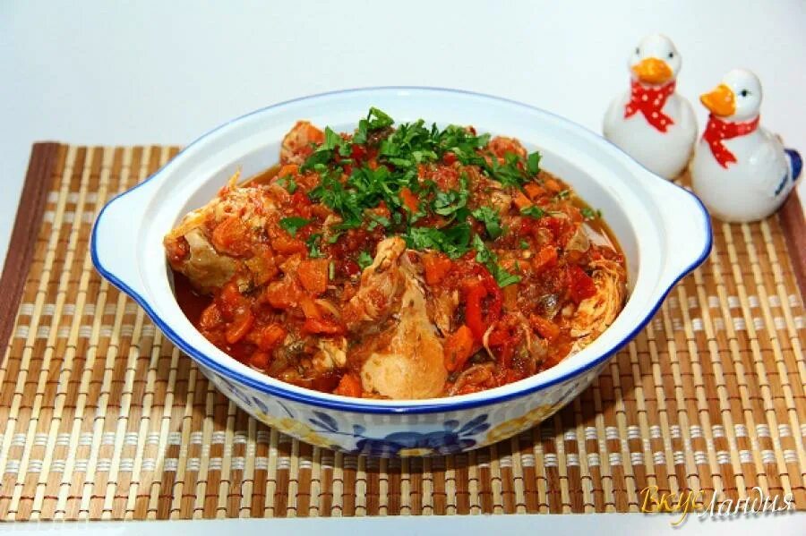 Чохох чахохбили из курицы. Чахохбили курица чахохбили. курочка чахохбили. грузинский чахохбили. чахохбили куриное.