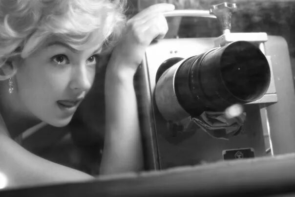 Монро фильм 2009. Монро павловец. Ольга андреевна павловец в фильме монро. Монро павловец. Монро сериал 2009.