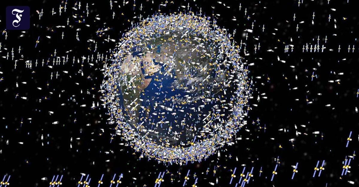 Сколько спутников земли в космосе. Спутник вокруг. Количествоспутников на опбите.