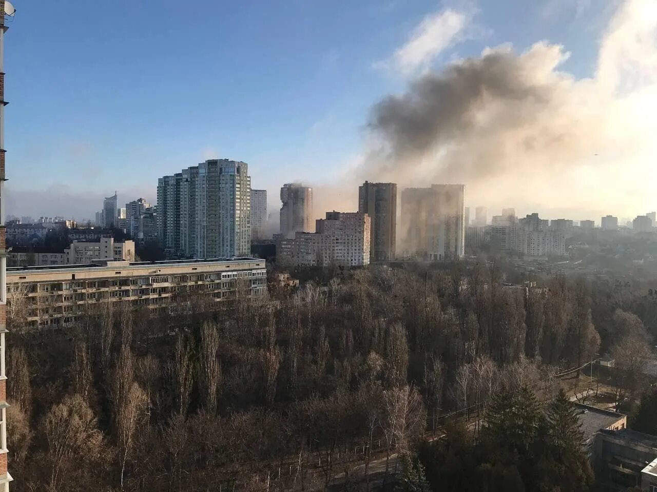 Киев новости города. Взрывы в Киеве. Киев многоэтажки. Взорванное здание в Киеве. Ракета в Киеве аопалв в жилой дом.