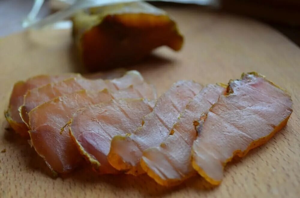 Сухиничи из куриного филе. Куриное филе соленое. Куриное филе ломтиками. Куриное филе соленое. Филе курицы балык.