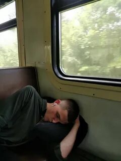 Занять в поезде другое место