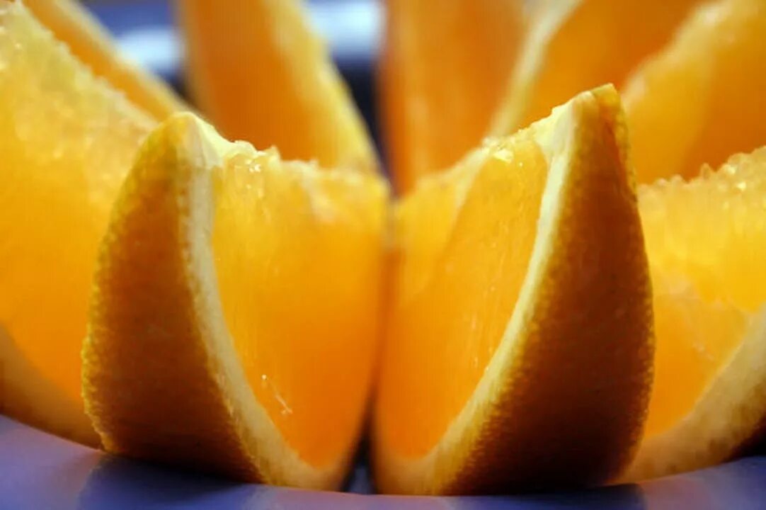 6 кожура. Нарезанный апельсин. Нарезка апельсина. Долька апельсина. Апельсины нарезанные дольками.