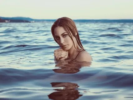 Девочки в воде 18