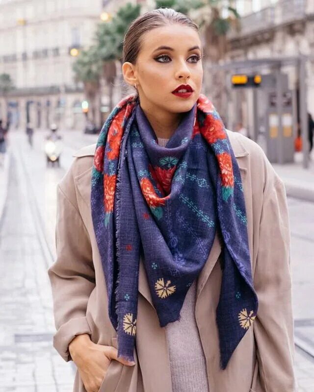 Выбрать шарф. Стильный шарф женский. стильные платки. платок с пальто. платок под пальто.