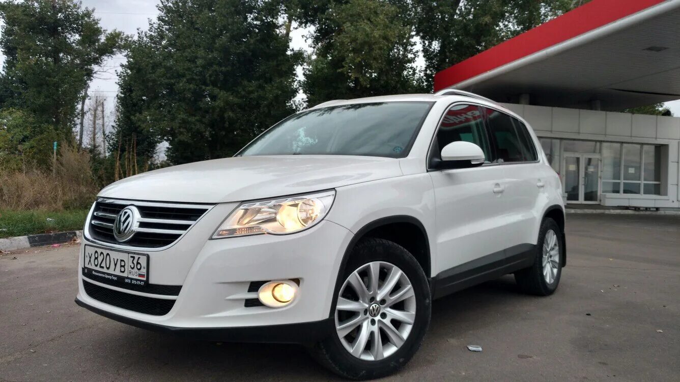 Tiguan 2010 2.0 TSI. VW Tiguan 2010 2.0 TSI диски. Тигуан 2.0 TSI 2011. Белый Тигуан 2010. Volkswagen tiguan 2.0 tsi