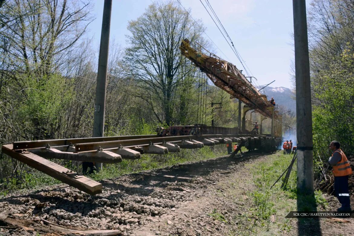 Реконструкция железнодорожного пути. Железнодорожный китай кыргызстан узбекистан. Капитальный ремонт жд пути. Капитальный ремонт жд пути. Дальневосточная железная дорога забайкальская.