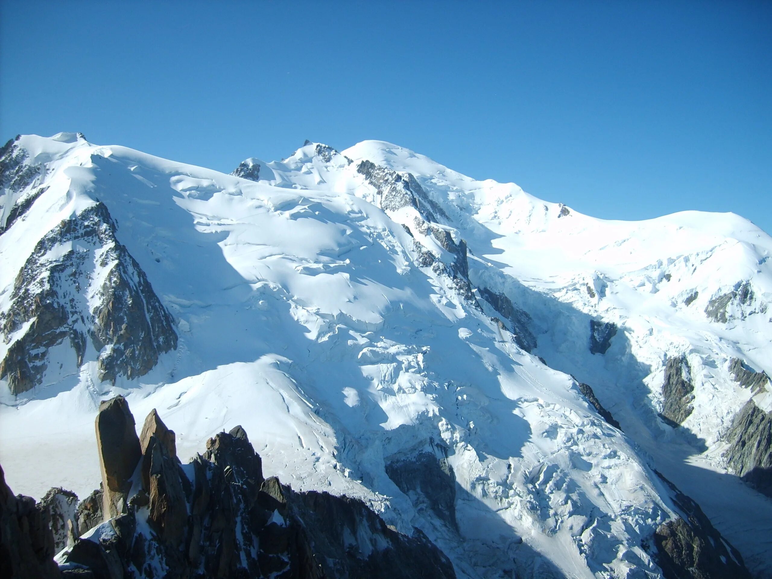 Горный ледник это. Ледник Шамони. Chamonix лёд Франция. Альпы Франция ледники. Высокогорные ледники.