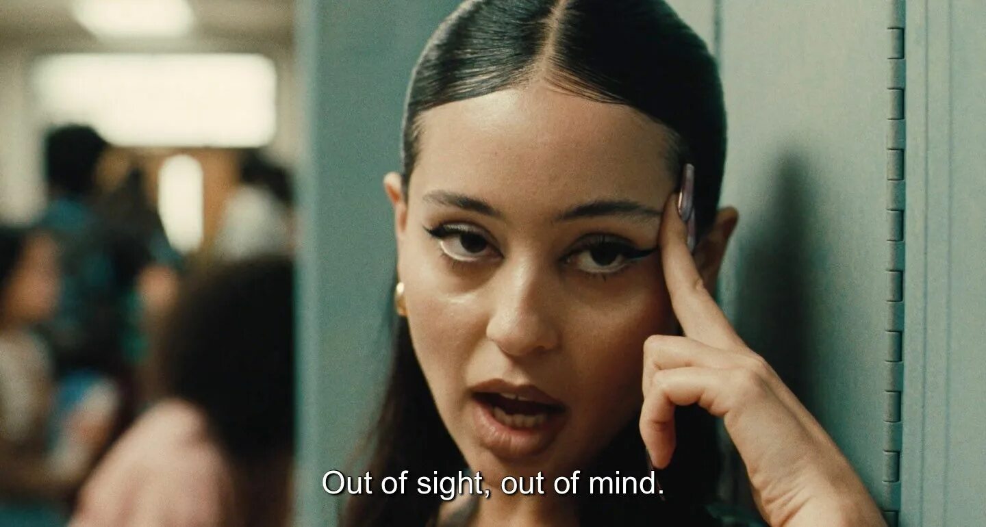 Out of my mind slider. Мэдди перес. maddy perez euphoria. outofsight_outofmind. алекса деми камео.