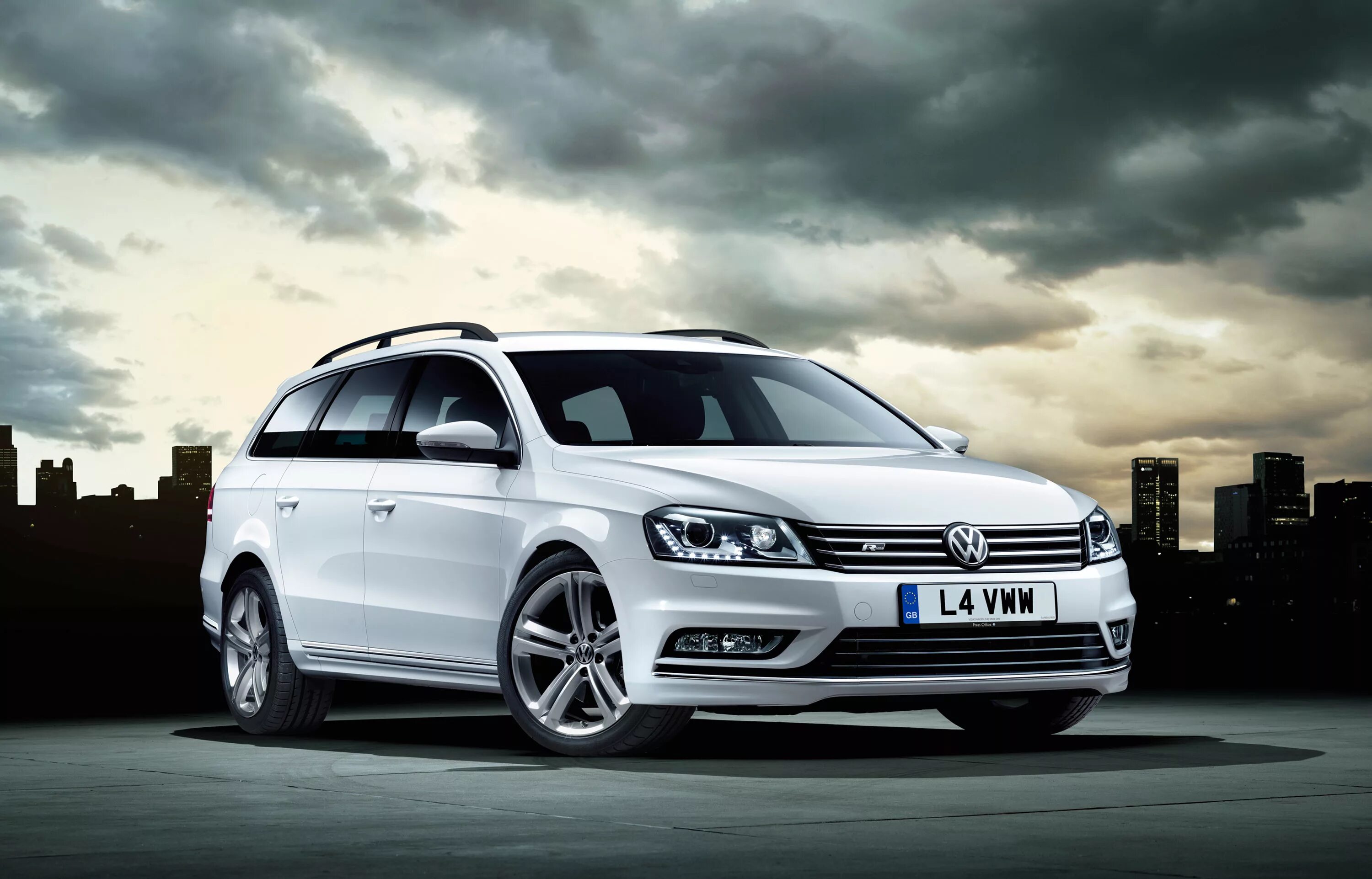 Про volkswagen. Volkswagen Passat b7 r-line. VW Passat rline. Volkswagen 2013 Passat r line. VW Passat r line 2014.