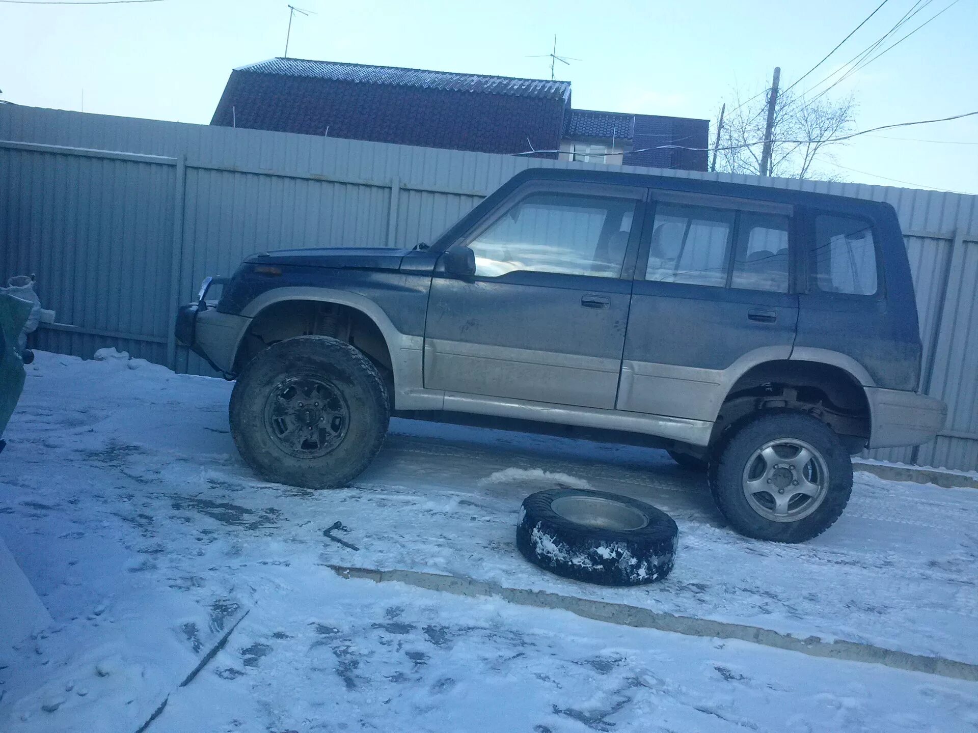 Suzuki escudo колеса. Suzuki escudo 33 колеса. Эскудо 2 31 колеса. Suzuki escudo колеса. Сузуки эскудо на 31 колесах.