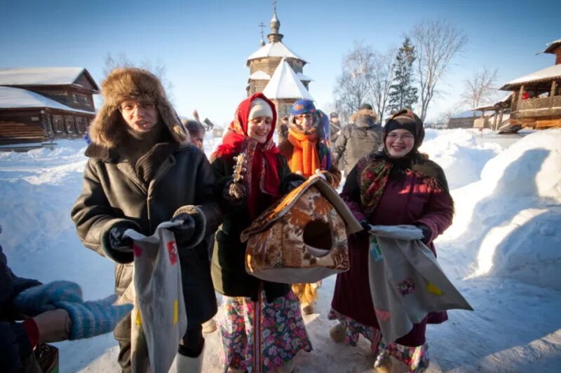 Суздаль 6 января. Рождественские гуляния суздаль. г суздаль рождественский. туристы в суздале. новогодние гуляния в суздале.