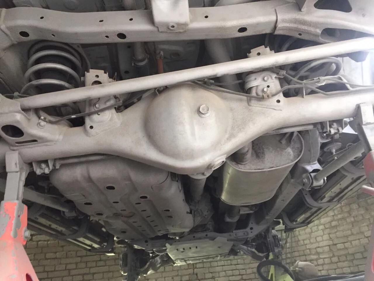 Toyota prado 150 днище. Днище прадо 120. Днище прадо 120. Днище прадо 120. Подготовка днища и рамы прадо 120 автомобиля к к окраске.