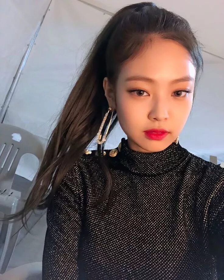 Дженни сколько лет. Дженни блэк пинк. дженни блэк пинк 2025. blackpink дженни 2025.
