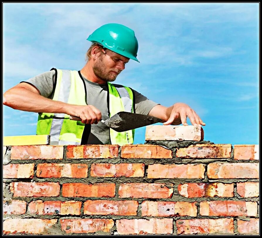 Укладка кирпича. Кирпичная кладка. Кладка работа есть. Кладка работа есть. Каменщик.