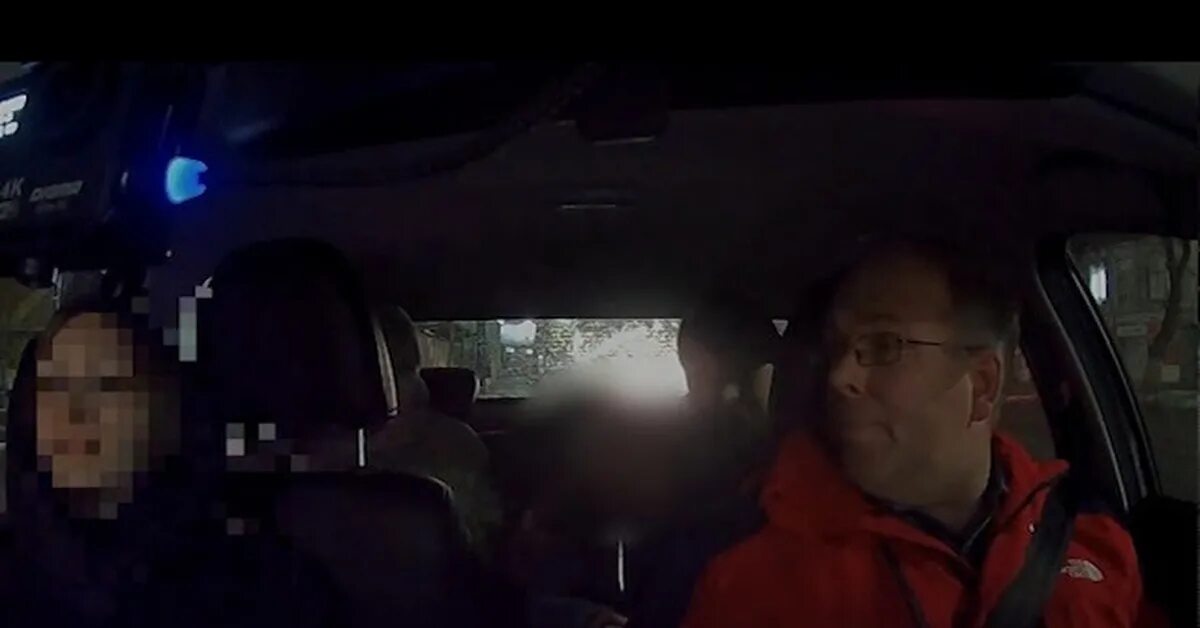 Быдло избил работягу таксиста. Избили таксиста в москве. Неадекватный водитель маршрутки. Пассажир избил водителя такси. Неадекватные пассажиры в такси.