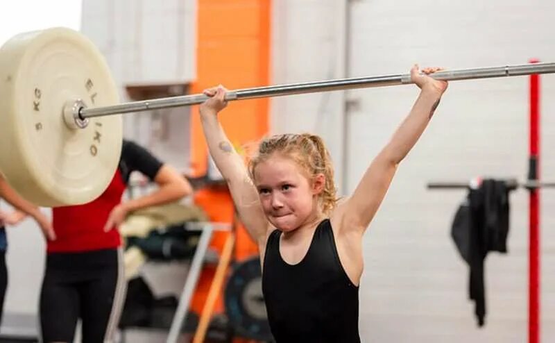 Рори Ван Ульфт. Маленькая девочка в спортзале. Самая сильная девочка в мире. Сильная девочка.