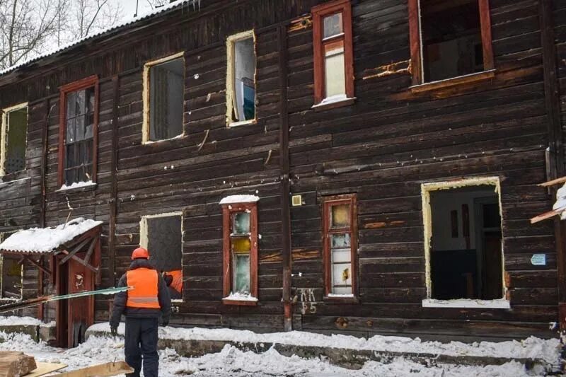 Жк переселение из аварийного жилья. Переселение из аварийного жилья Сызрань 2022 год. Расселение аварийного жилья Новосибирск 2022 Коммунстроевская 211. Переселение граждан. Зеленое переселение из аварийного жилья.