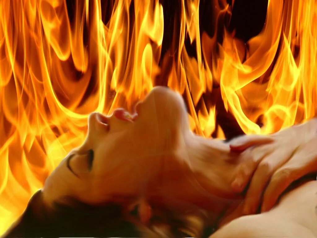 Огненная страсть. Страсть огонь. Девушка с огнем страстная. Огни любви.