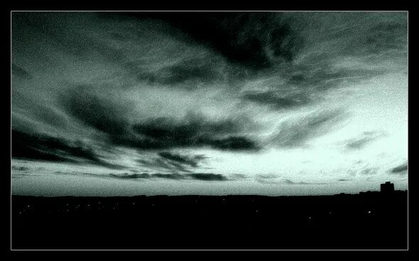 Пасмурное небо. Фон дождь. Грозовые облака. Дождь в лесу. Грозовое небо.