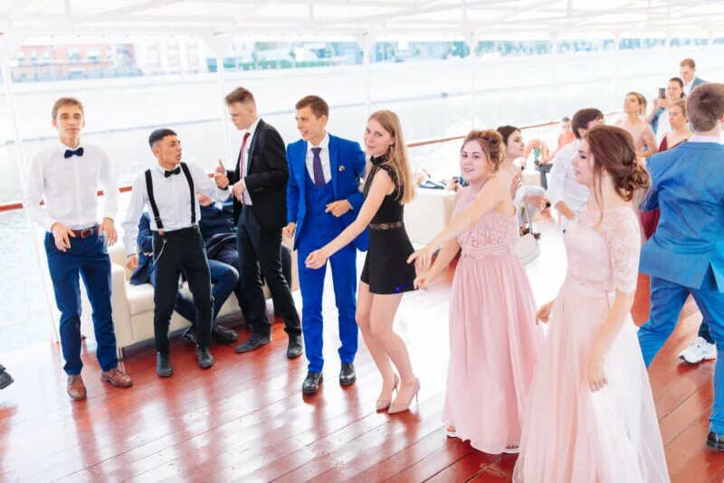 Теплоход 9 класс. Теплоход 9 класс. Выпускной на теплоходе. Выпускной на теплоходе 9. Выпускной на теплоходе в санкт-петербурге.