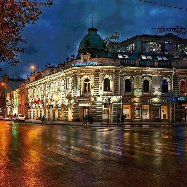 Фото: Луна над набережной. Фотограф Анатолий Иргл. Город. Фотосайт Расфокус.ру