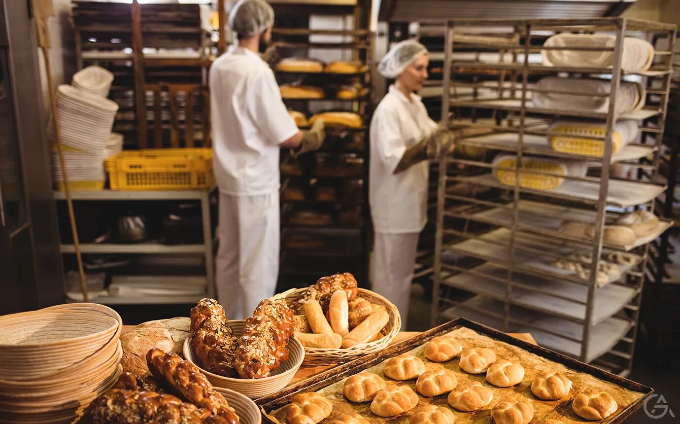 Работа в пищевой промышленности. Хлеб пекарня. Кондитер хлебобулочных изделий. Хлебобулочные и кондитерские изделия. Пекарь в пекарне.