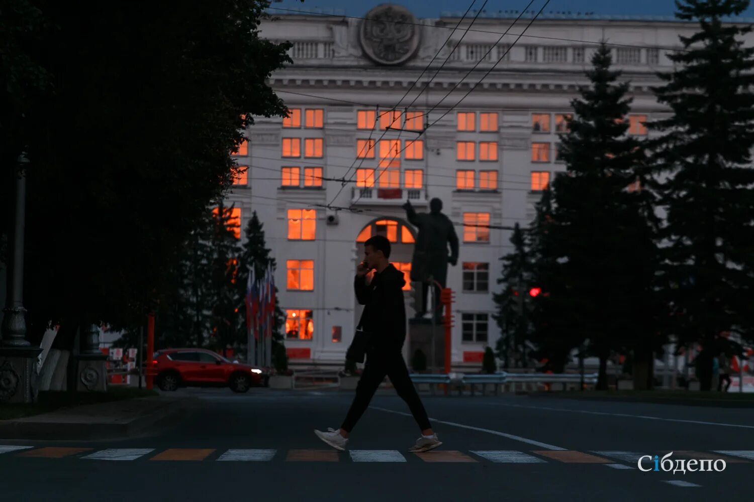 Надолго в городе. Кемерово Сибдепо. Проспект Ленина Сибдепо. Ночной Кемерово. Лето вечер город Кемерово.