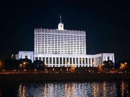 Напротив дома правительства