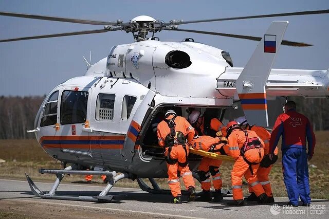 Аварийно спасательная служба россия. Аварийно-спасательная служба МЧС России. Поисково-спасательный вертолет. Служба спасения МЧС. Авиационный спасатель.