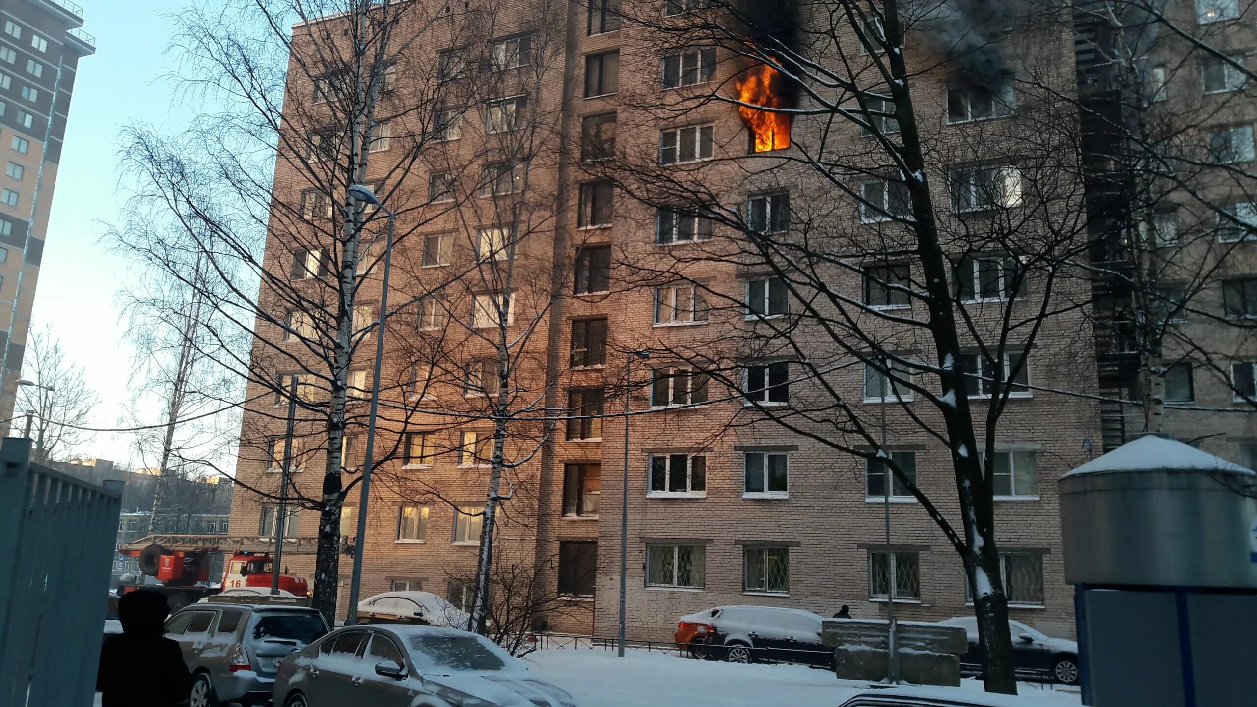 Брянцева 15 отдел по вопросам миграции. Пожар на брянцева 15. брянцева 15. улица брянцева. брянцева 15 год постройки.