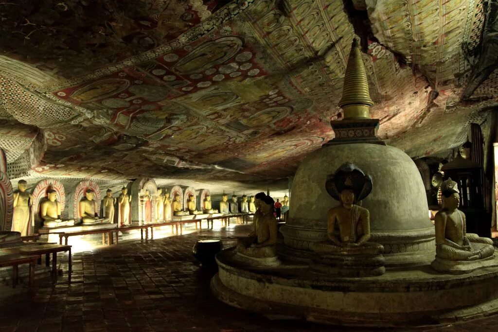 Пещерный храм Дамбулла Шри-Ланка. Золотой пещерный храм Дамбулла. Сигирия храм Дамбулла. Золотой Будда Дамбулла. Дамбулла шри