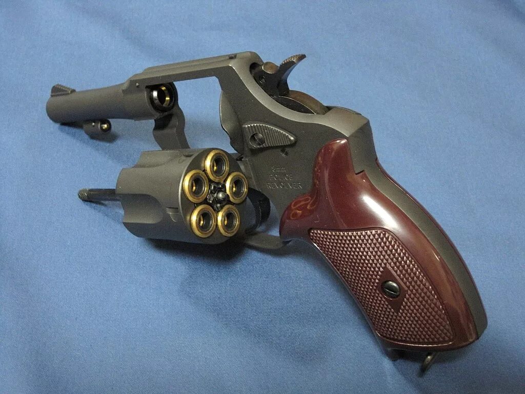 Colt cobra 357. Colt king cobra. Револьвер dan wesson огнестрельный. Револьвер 357 магнум 8 зарядный. Colt king cobra револьверы colt.