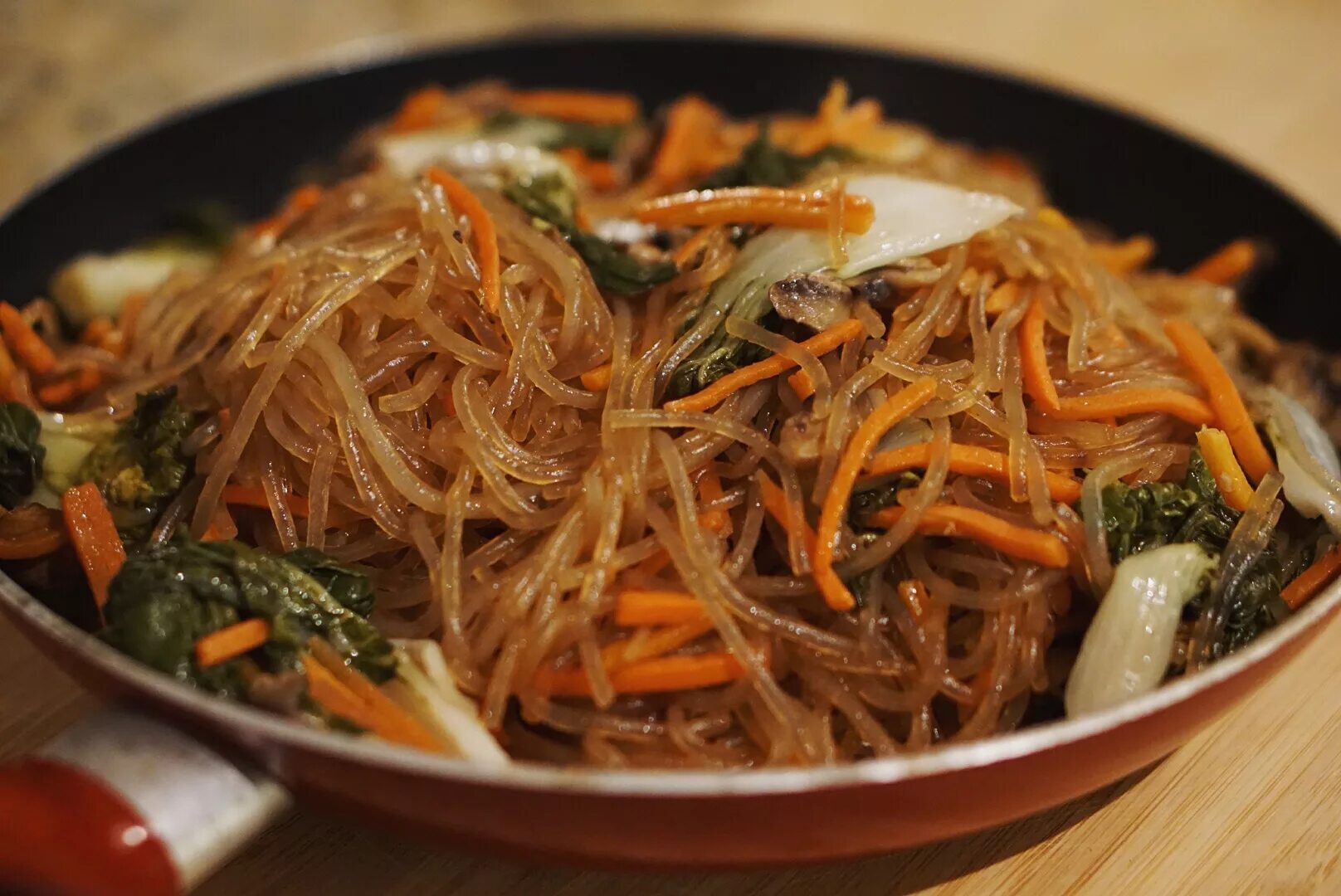 Фунчоза с свининой и овощами рецепт. Чапче корейское. Glass Noodles фунчоза. Фунчоза кимчи. Корейская еда Чапчхэ.