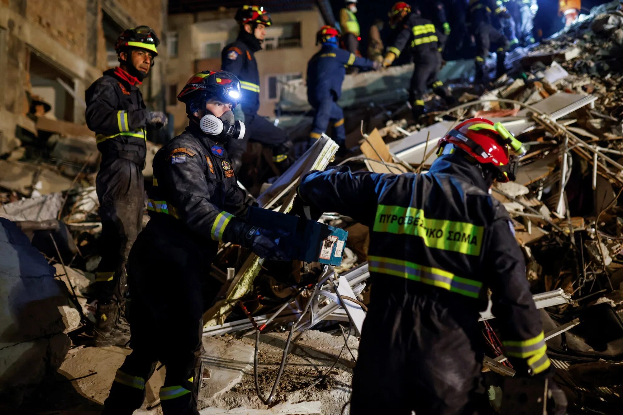 2 апреля землетрясение. Землетрясение в Турции спасение людей.