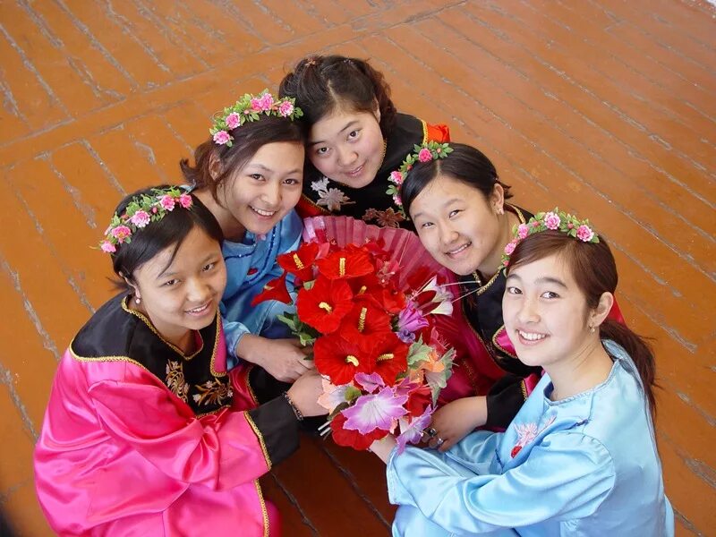 дунгане, хуэй. уйгуры и дунгане в казахстане. дунгане (народ в кирг. дунгане, хуэй. сср).