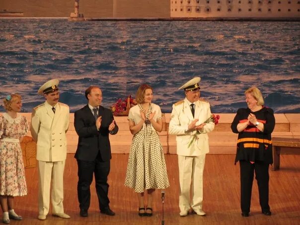 Старая пластинка вальс. Георг отс севастопольский вальс. Севастопольский вальс отс. Берёзы любэ и безруков. Пластинка севастопольский вальс.