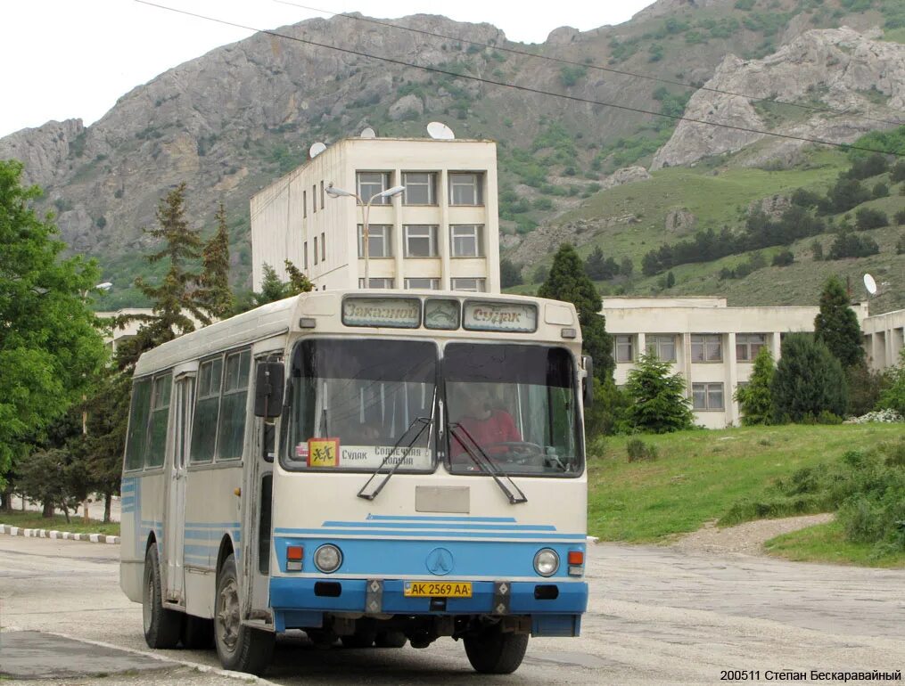 Судак солнечная долина автобус. Лаза Крым Ласпий 2009. ЛАЗ порт Крым.