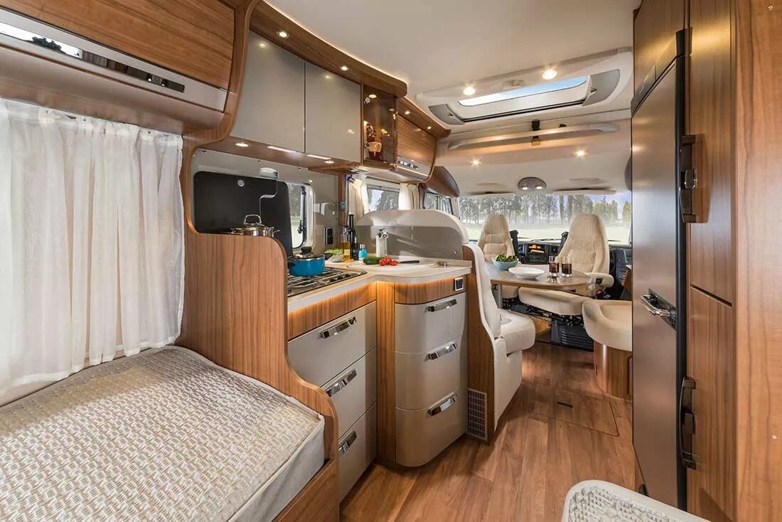Дом на колесах казань. Автодом hymer tramp s 680. автодом кемпер кнаус. автодом мерседес hymer 2025. автодом hymer bc544.