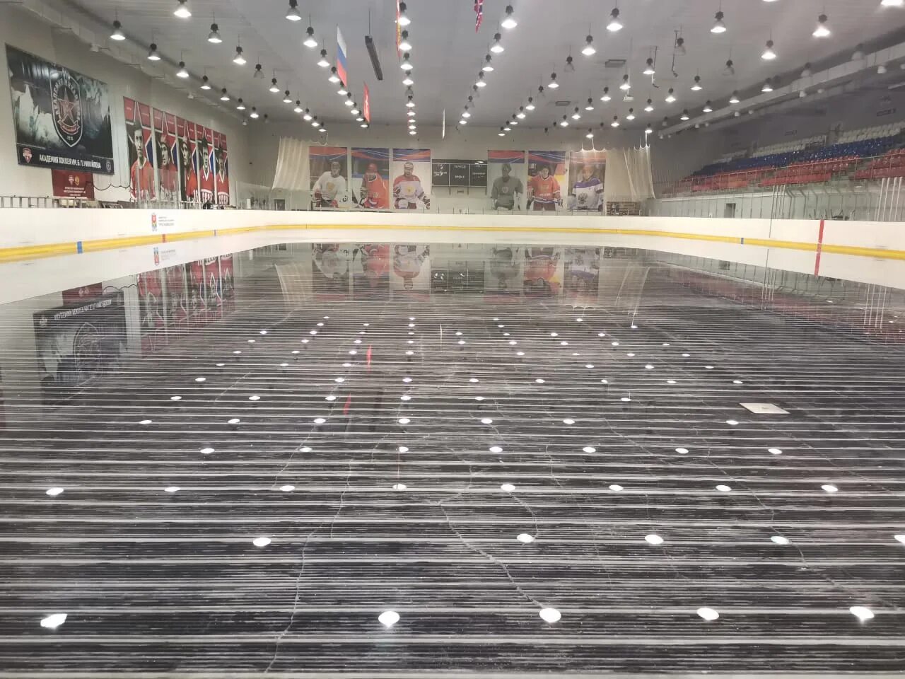 5 мая ледовый дворец. Айс маты для ледовых катков. ледовый дворец ice palace. ледовый дворец юбилейный новомосковск. лед в ледовом дворце.