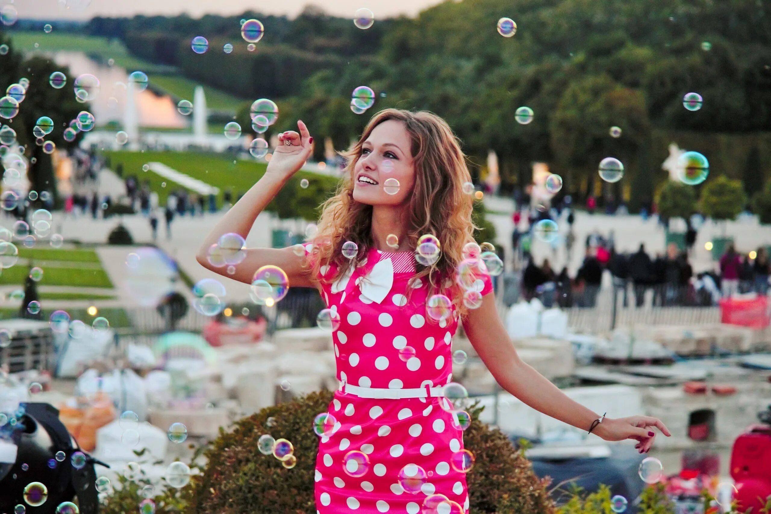 Фотосет с мыльными пузырями. Девушка с мыльными пузырями. Фотосессия с мыльными пузырями. Идеи для фотосессии с мыльными пузырями.