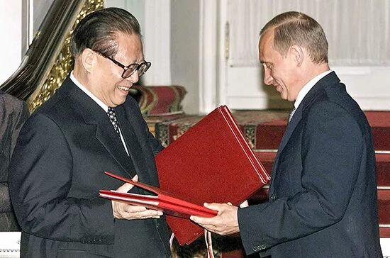 Какой договор подписали россия и китай. 16 Июля 2001 года в Москве в. в. Путиным и председателем КНР Цзян Цзэминем. Цзян Цзэминь в Москве.