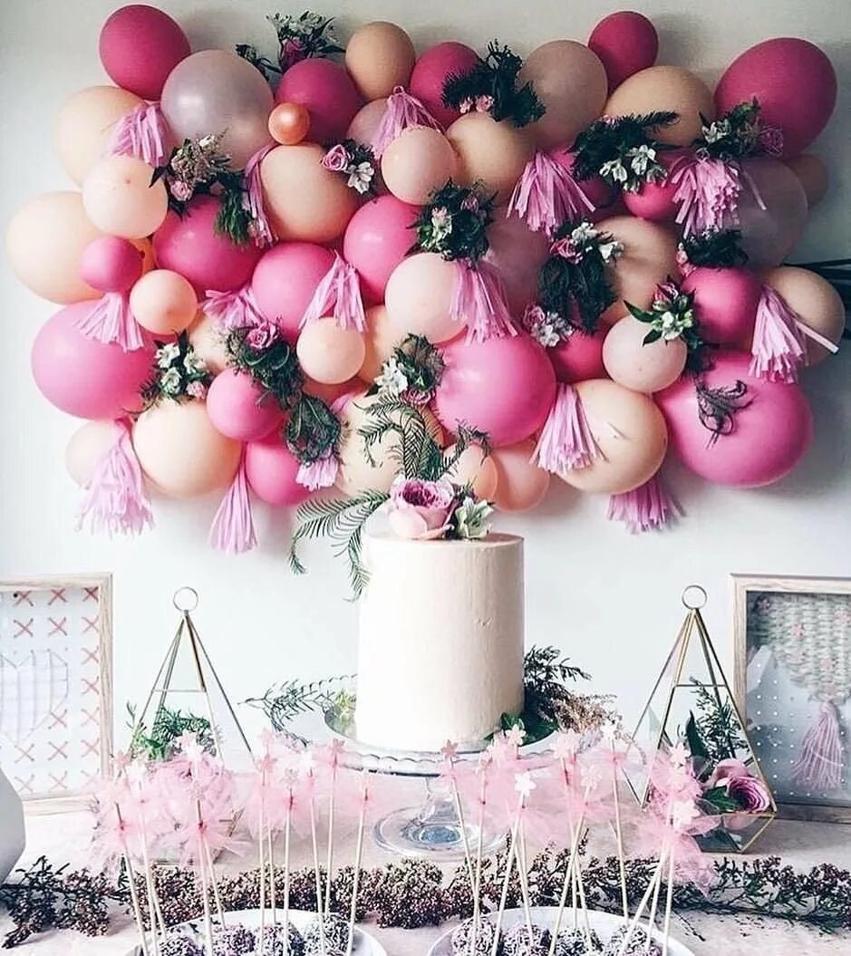 Красивые стильные шары. Шары с днем рождения. Украшение шарами. Украшение комнаты шарами. Праздник шары цветы