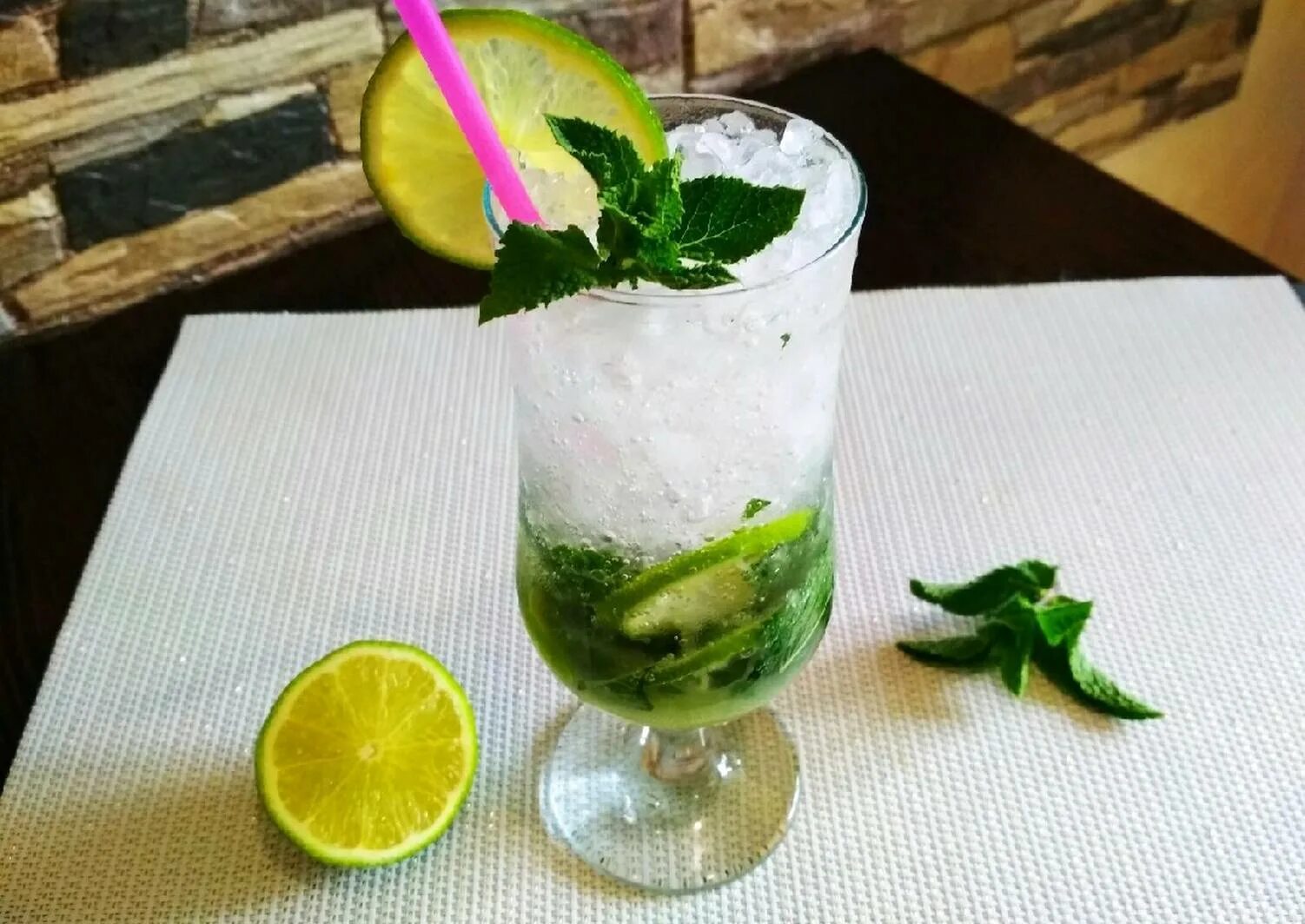 Мохито 18. Мохито Mojito безалкогольный. Мохито крепость. Огуречный Мохито безалкогольный. Кубинский Мохито.