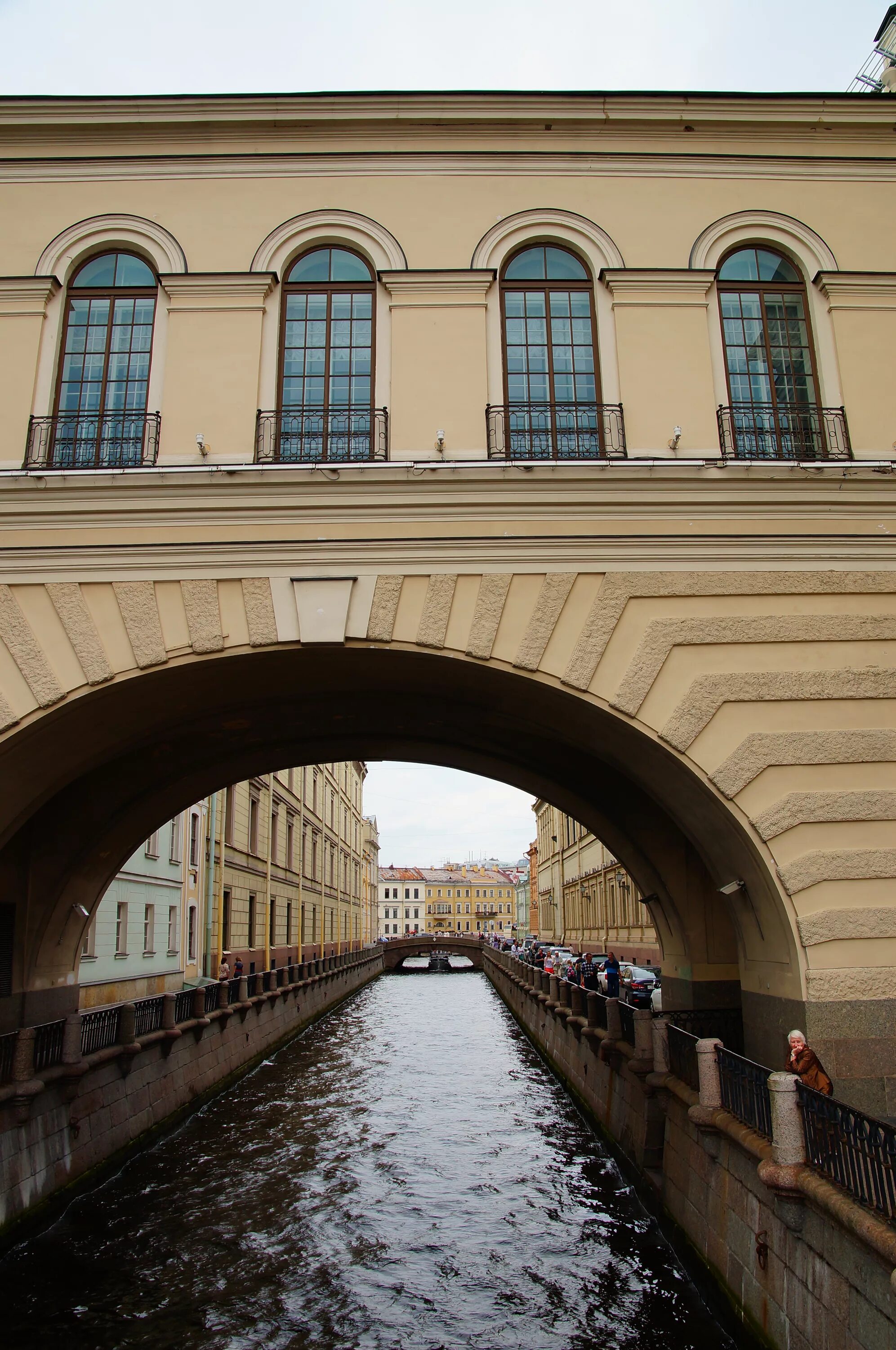 Спб 2015. Санкт-Петербург 2015. Набережная Невы у Петергофа. Внутренний двор Эрмитажа.