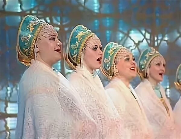 Женщина в пуховом платке. «оренбургский пуховый платок» ирины бушухиной. Кадышева оренбургский пуховый. Кадышева оренбургский пуховый. Кадышева оренбургский пуховый.
