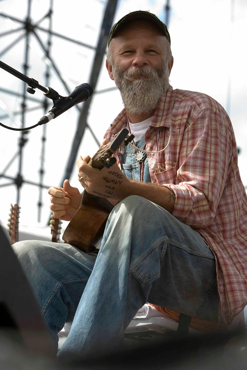 -Seasick Steve гитары. Seasick Steve young. Seasick Steve - Sonic Soul Surfer (2015). Seasick steve