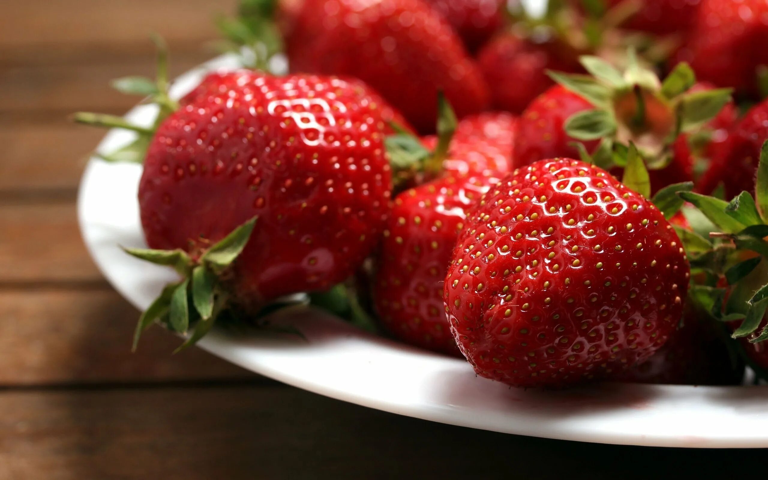 Клубника на столе. Frutilla. клубника азия обои. дима клубника. frutilla hd.